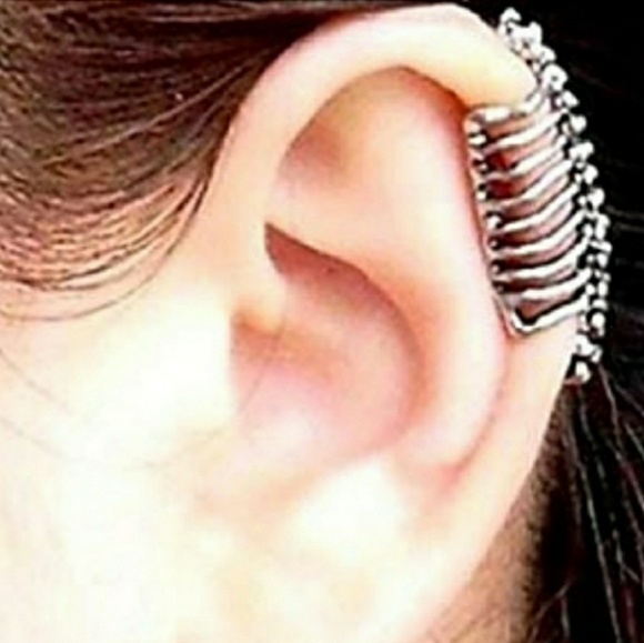🦴 Spine Ear Cuff - Picture 5 of 5